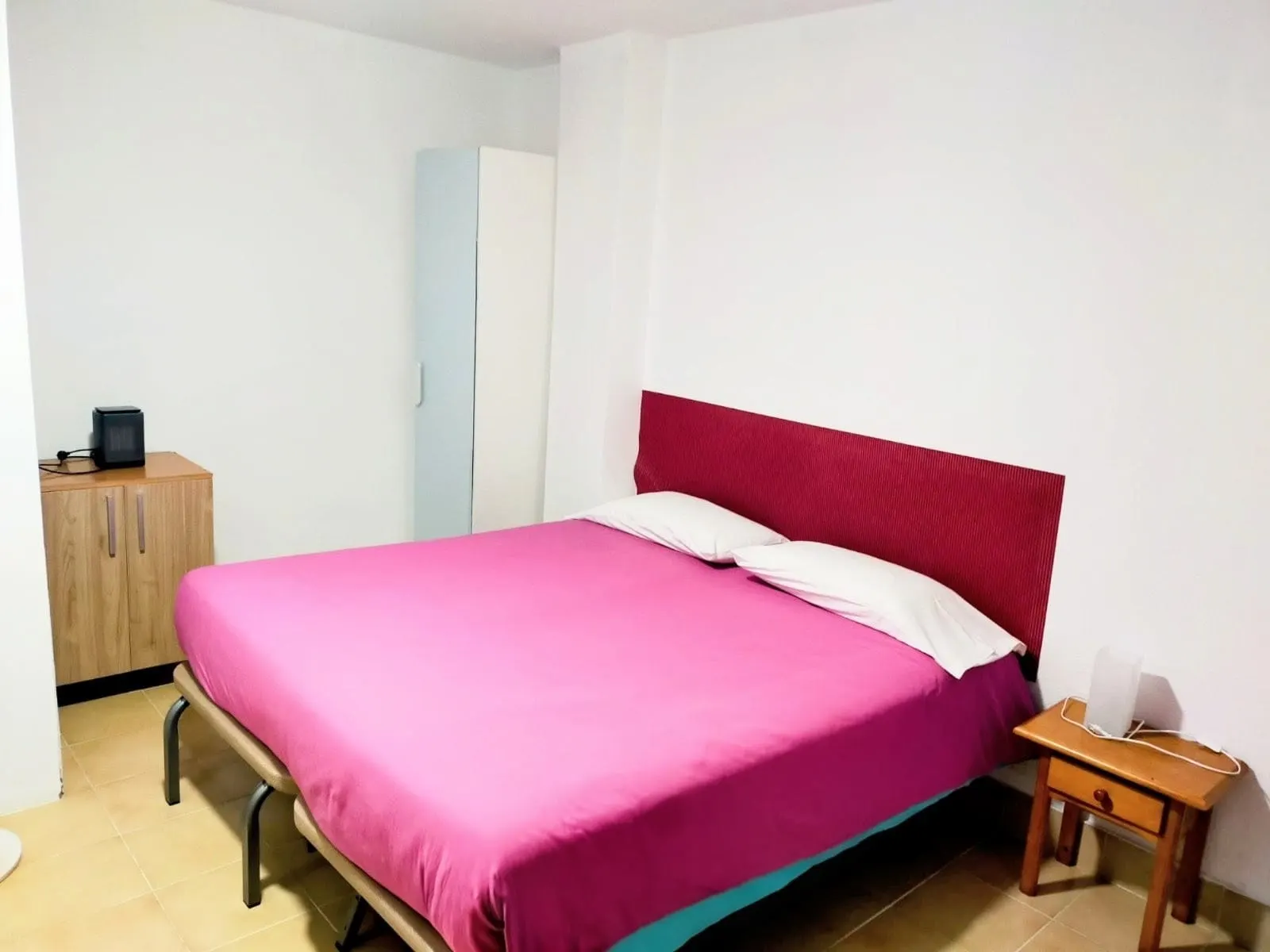 Beetroot Room at Blue Paradise, private room photo 2.