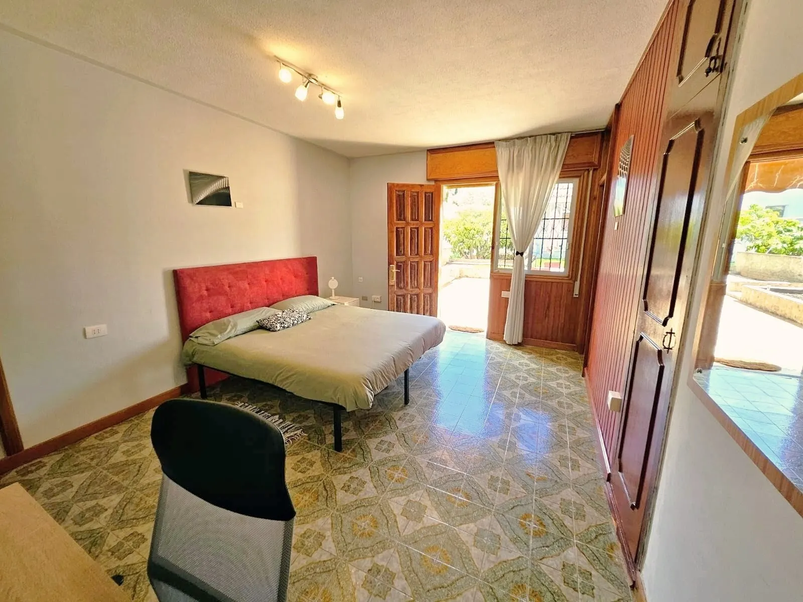 Mango Room at Blue Paradise, private room photo 2.