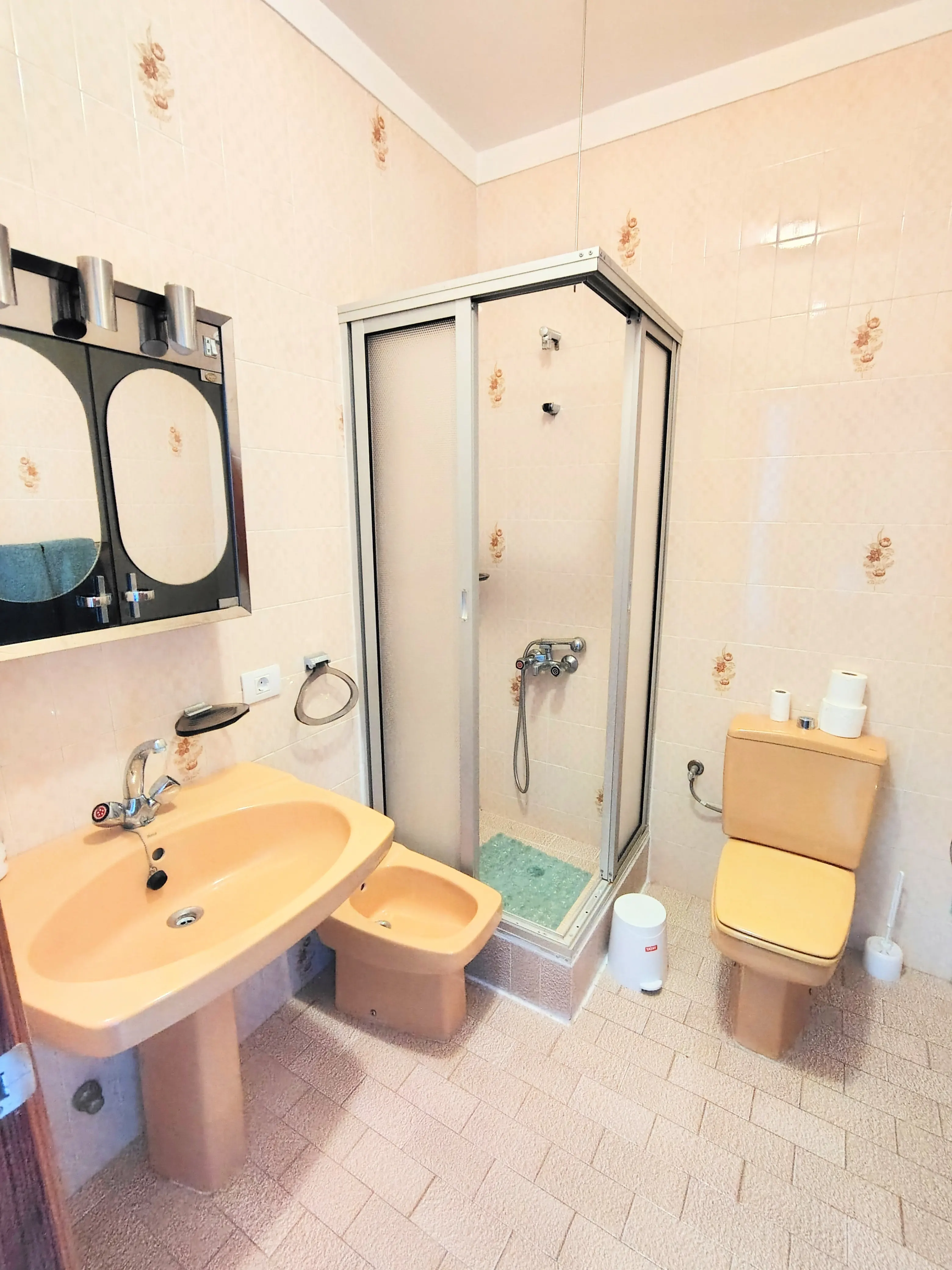 Private bathroom in a Blue Paradise room.